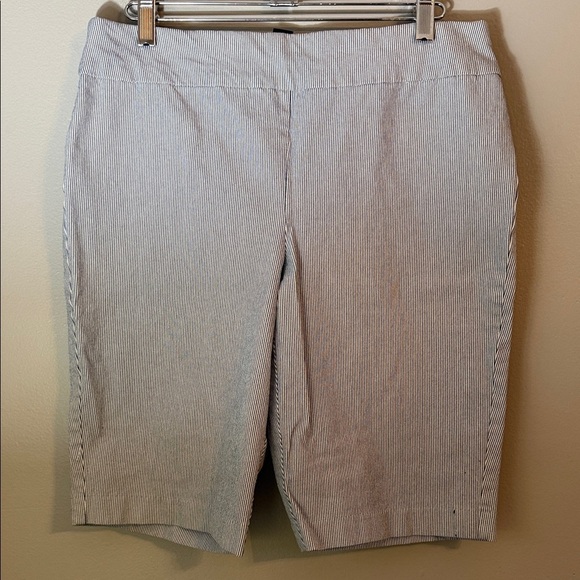 Chico's So Slimming Brigette Striped Slim Shorts Size 8 - Picture 1 of 13